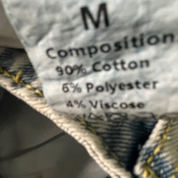 Pearl studded light washed high waisted jeans - Picture 4 of 4